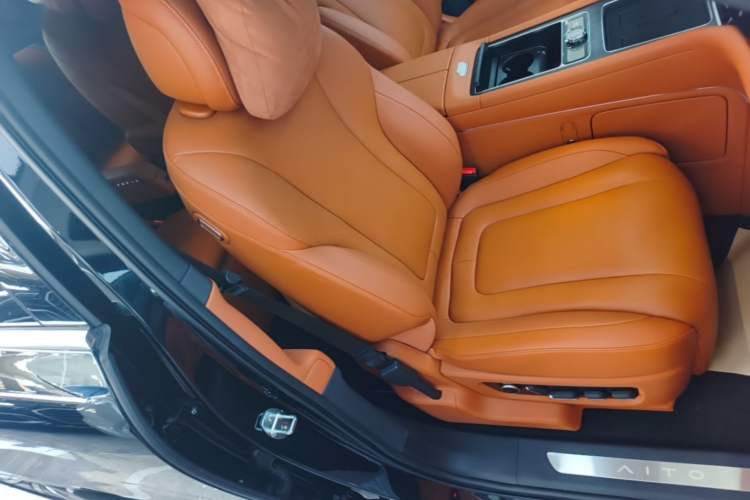 Used Hima AITO M9 2024 Range-Extended Ultra Version 42 kWh 6-Seater Model Right Front Seat