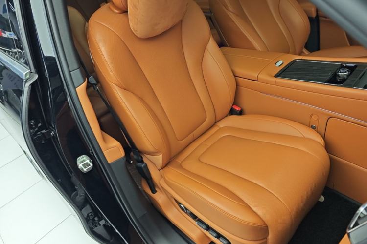 Used Hima AITO M9 2024 Range-Extended Ultra Version 42 kWh 6-Seater Model Right Front Seat