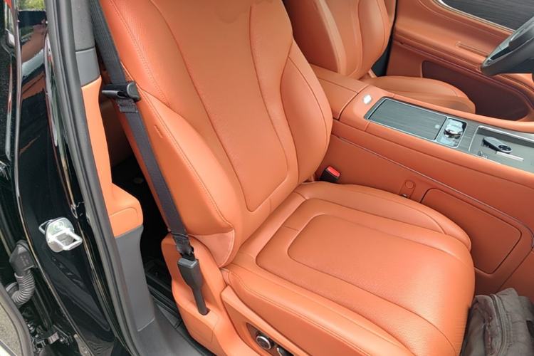 Used Hima AITO M9 2024 Range-Extended Ultra Version 42 kWh 6-Seater Model Right Front Seat