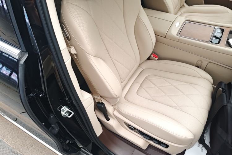 Used Hima AITO M9 2024 Range-Extended Ultra Version 42 kWh 6-Seater Model Right Front Seat