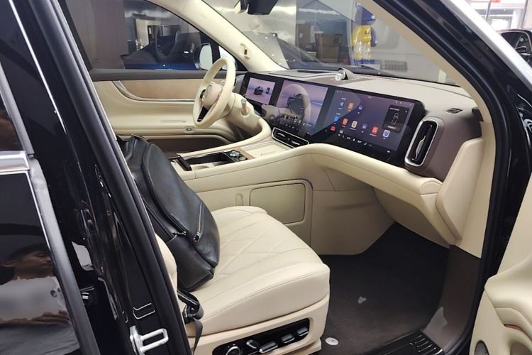 Used Hima AITO M9 2024 Range-Extended Ultra Version 42 kWh 6-Seater Model Right Front Seat