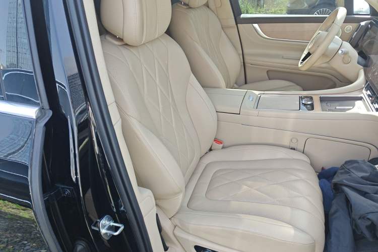 Used Hima AITO M9 2024 Range-Extended Ultra Version 42 kWh 6-Seater Model Right Front Seat
