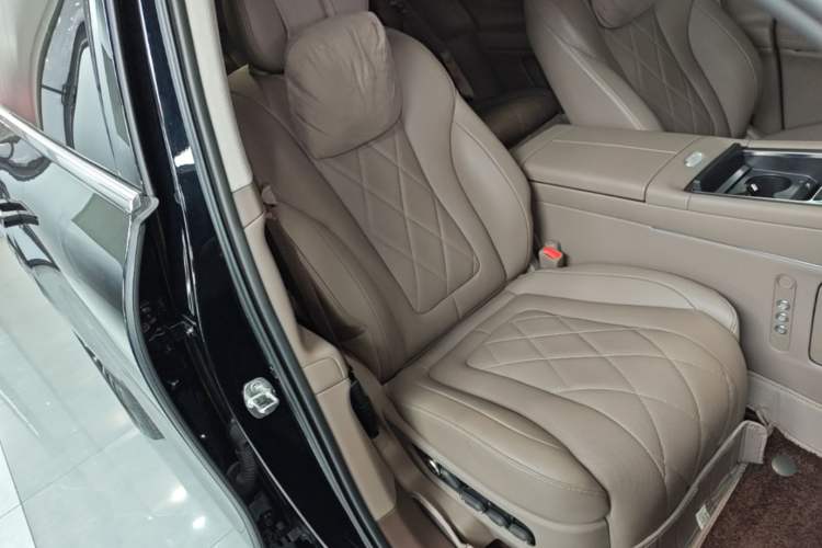 Used Hima AITO M9 2024 Range-Extended Ultra Version 52 kWh 5-Seater Model Right Front Seat