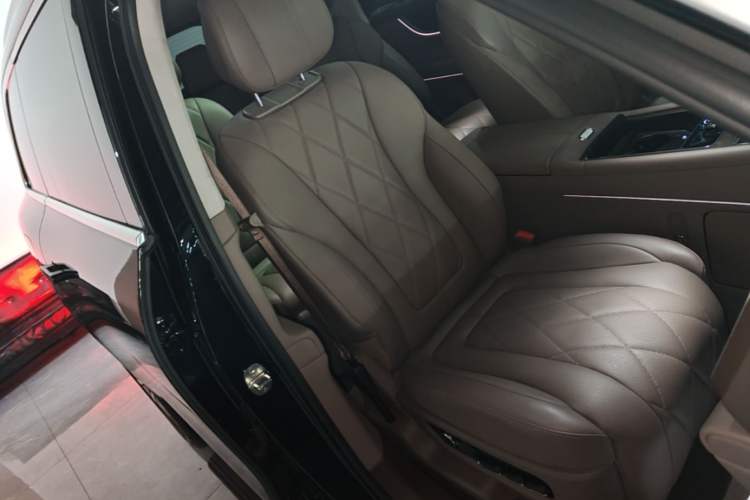 Used Hima AITO M9 2024 Range-Extended Max Edition 52 kWh 6-Seater Version Right Front Seat