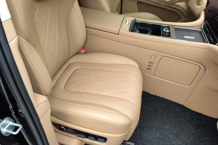 Used Hima AITO M9 2024 Range-Extended Ultra Version 52 kWh 5-Seater Model Right Front Seat