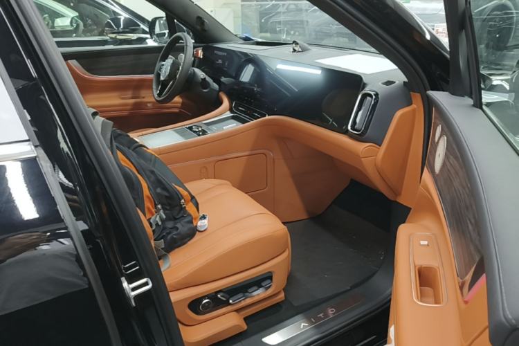 Used Hima AITO M9 2024 Range-Extended Max Edition 42 kWh 6-Seater Version Right Front Seat