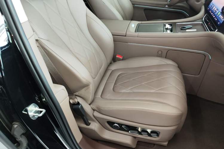 Used Hima AITO M9 2024 Range-Extended Ultra Version 52 kWh 5-Seater Model Right Front Seat