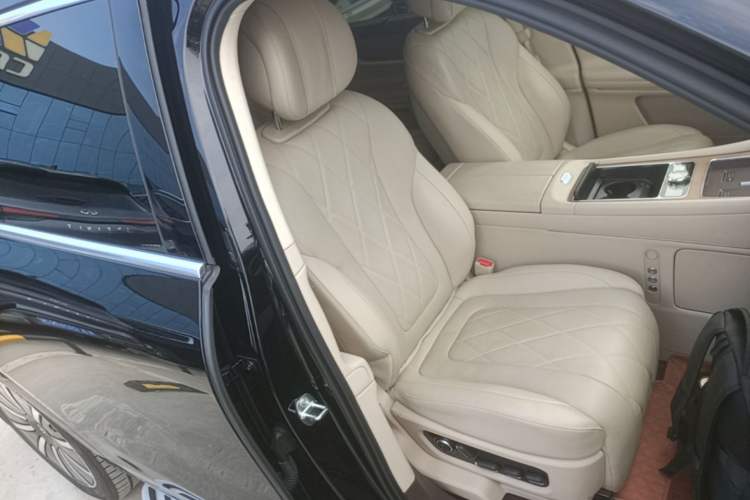 Used Hima AITO M9 2024 Range-Extended Max Edition 42 kWh 6-Seater Version Right Front Seat