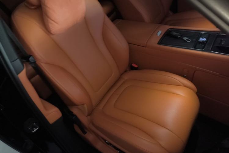 Used Hima AITO M9 2024 Range-Extended Ultra Version 52 kWh 5-Seater Model Right Front Seat