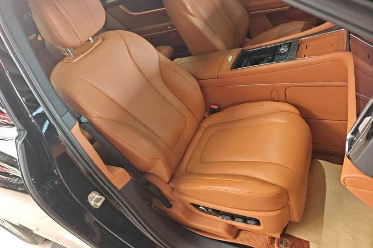 Used Hima AITO M9 2024 Range-Extended Ultra Version 42 kWh 6-Seater Model Right Front Seat