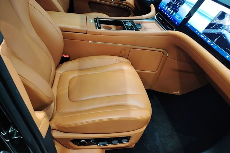 Used Hima AITO M9 2024 Range-Extended Max Edition 42 kWh 6-Seater Version Right Front Seat