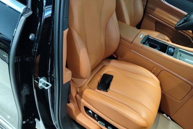 Used Hima AITO M9 2024 Range-Extended Ultra Version 42 kWh 6-Seater Model Right Front Seat