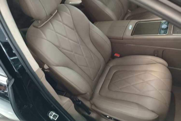 Used Hima AITO M9 2024 Range-Extended Max Edition 42 kWh 6-Seater Version Right Front Seat
