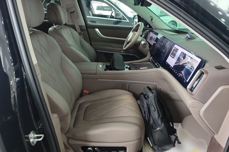 Used Hima AITO M9 2024 Range-Extended Ultra Version 42 kWh 6-Seater Model Right Front Seat