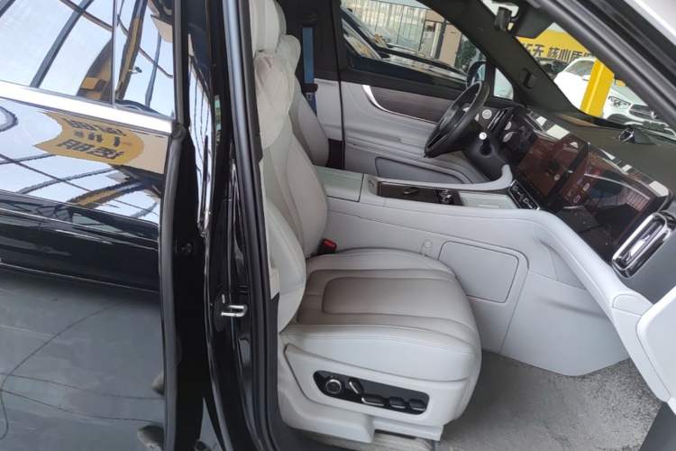 Used Hima AITO M9 2024 Range-Extended Max Edition 42 kWh 6-Seater Version Right Front Seat