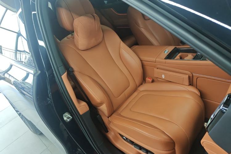 Used Hima AITO M9 2024 Range-Extended Ultra Version 42 kWh 6-Seater Model Right Front Seat