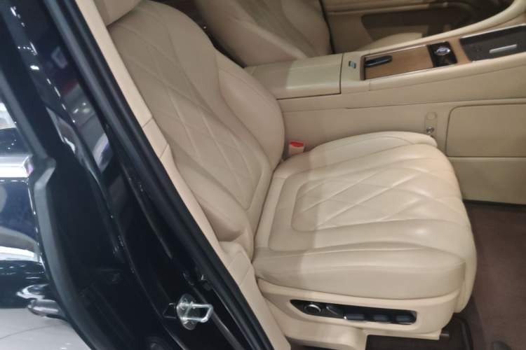 Used Hima AITO M9 2024 Range-Extended Ultra Version 42 kWh 6-Seater Model Right Front Seat