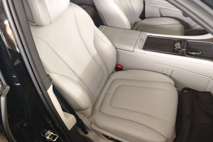 Used Hima AITO M9 2024 Range-Extended Ultra Version 42 kWh 6-Seater Model Right Front Seat