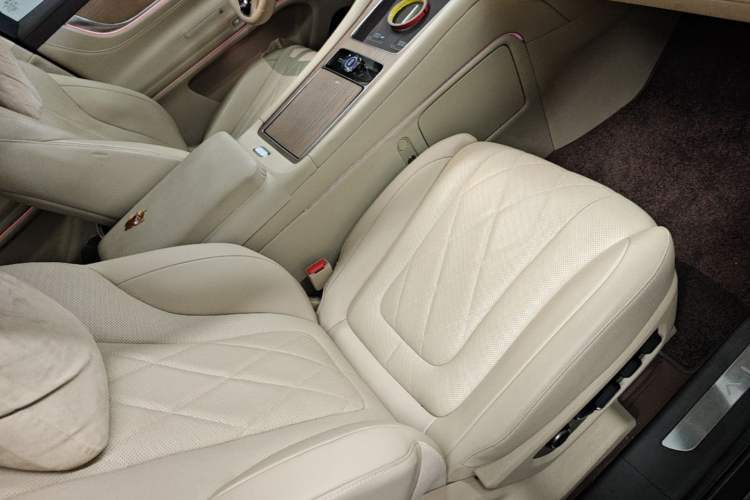Used Hima AITO M9 2024 Range-Extended Max Edition 42 kWh 6-Seater Version Right Front Seat