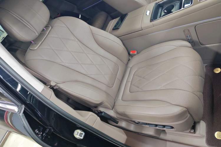 Used Hima AITO M9 2024 Range-Extended Ultra Version 52 kWh 5-Seater Model Right Front Seat