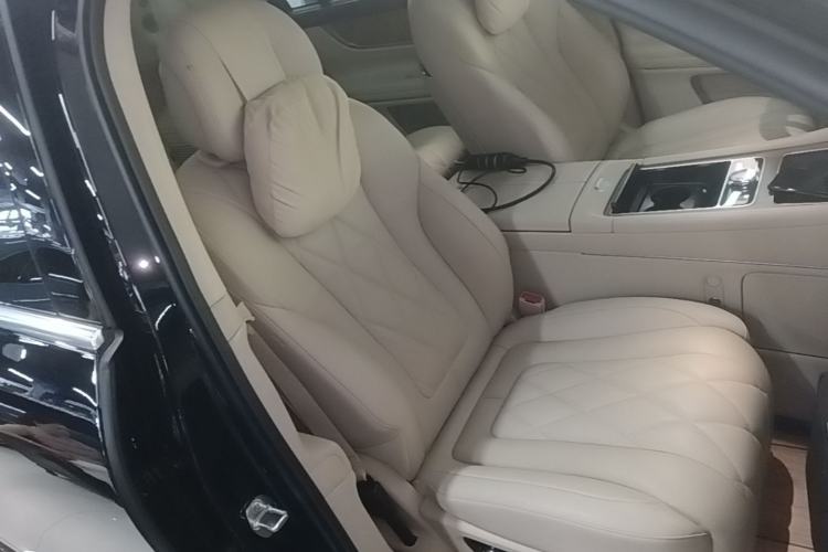 Used Hima AITO M9 2024 Range-Extended Ultra Version 42 kWh 6-Seater Model Right Front Seat