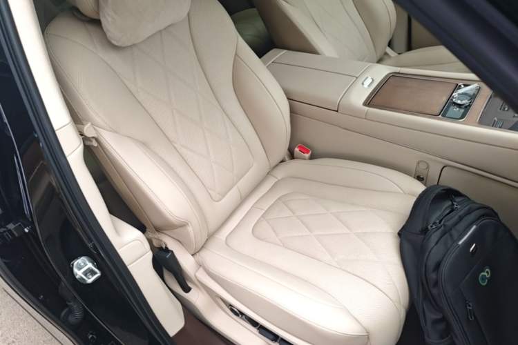 Used Hima AITO M9 2024 Range-Extended Ultra Version 42 kWh 6-Seater Model Right Front Seat