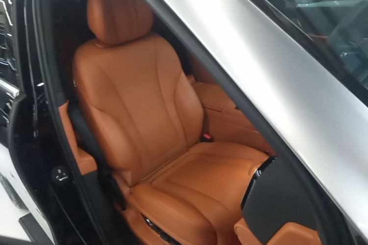 Used Hima AITO M9 2024 Range-Extended Ultra Version 52 kWh 6-Seater Model Right Front Seat