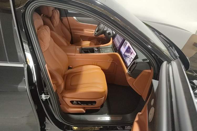 Used Hima AITO M9 2024 Range-Extended Ultra Version 42 kWh 6-Seater Model Right Front Seat