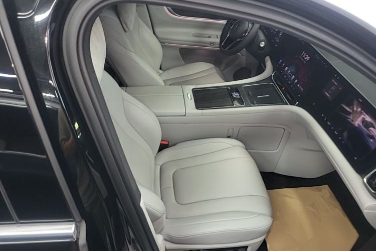 Used Hima AITO M9 2024 Range-Extended Ultra Version 42 kWh 6-Seater Model Right Front Seat
