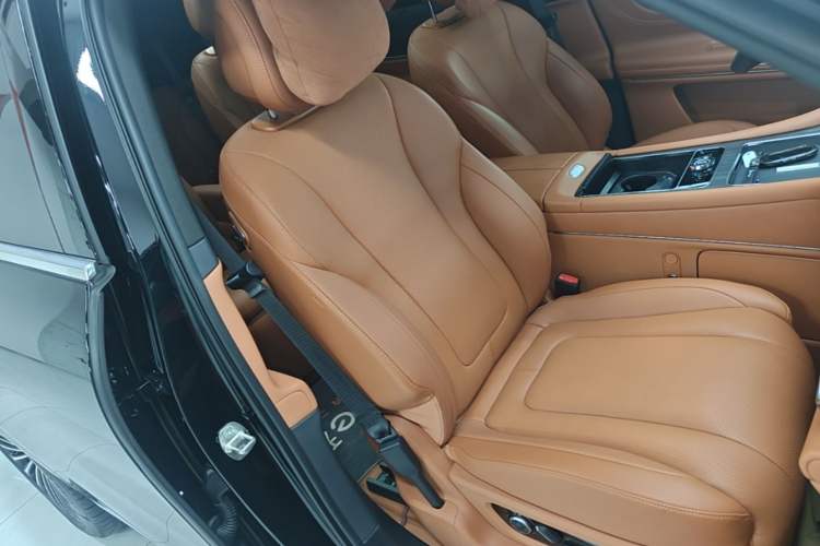 Used Hima AITO M9 2024 Range-Extended Ultra Version 52 kWh 6-Seater Model Right Front Seat