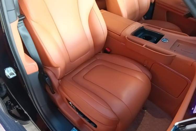 Used Hima AITO M9 2024 Range-Extended Ultra Version 52 kWh 6-Seater Model Right Front Seat