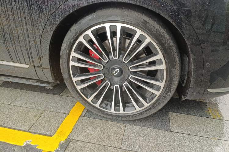 Used Hima AITO M9 2024 Range-Extended Ultra Version 42 kWh 6-Seater Model Right Front Wheel Hub