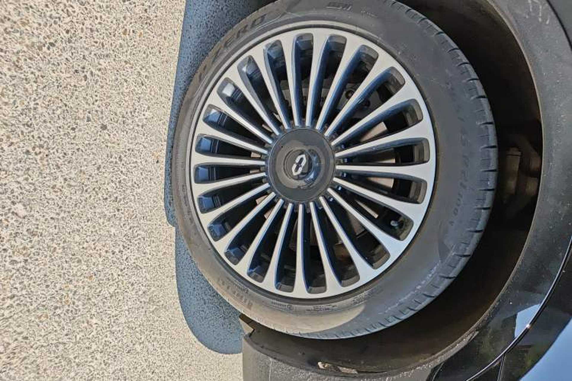Used Hima AITO M9 2024 All-Electric Max Version 100 kWh 6-Seater Right Front Wheel Hub