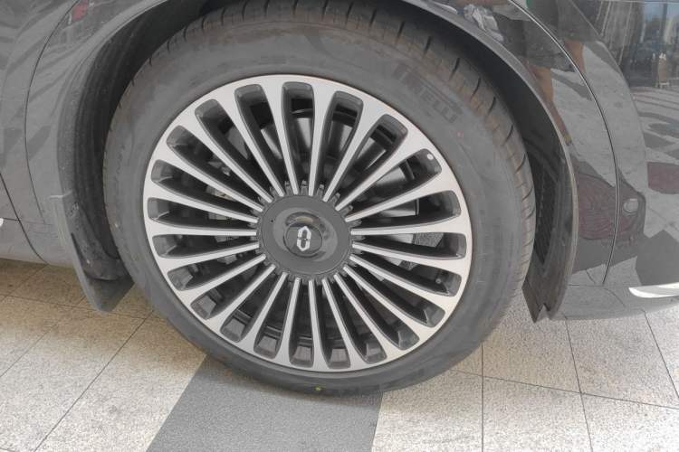 Used Hima AITO M9 2024 Range-Extended Ultra Version 52 kWh 5-Seater Model Right Front Wheel Hub