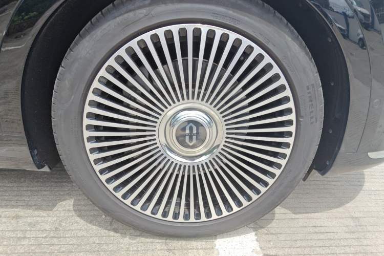 Used Hima AITO M9 2024 Range-Extended Ultra Version 42 kWh 6-Seater Model Right Front Wheel Hub