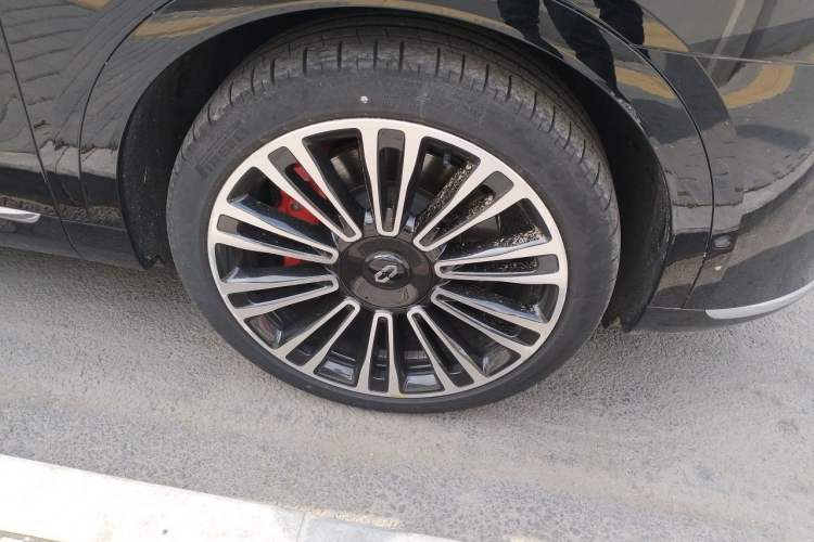 Used Hima AITO M9 2024 All-Electric Ultra Version 100 kWh 6-Seater Model Right Front Wheel Hub