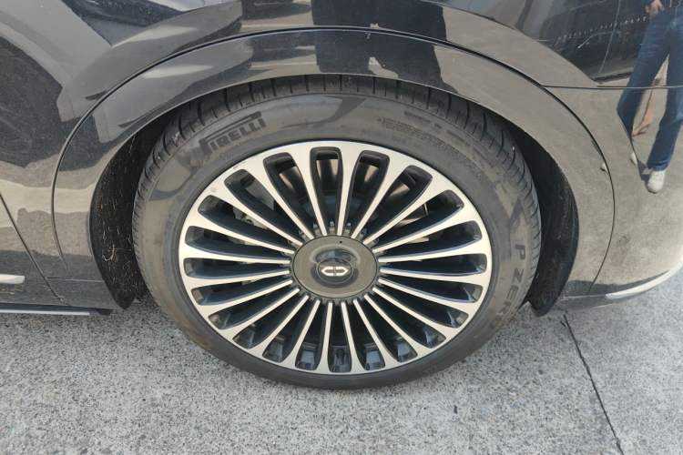 Used Hima AITO M9 2024 Range-Extended Max Edition 42 kWh 6-Seater Version Right Front Wheel Hub