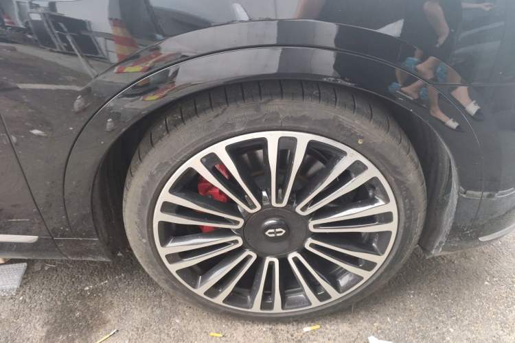 Used Hima AITO M9 2024 Range-Extended Ultra Version 42 kWh 6-Seater Model Right Front Wheel Hub
