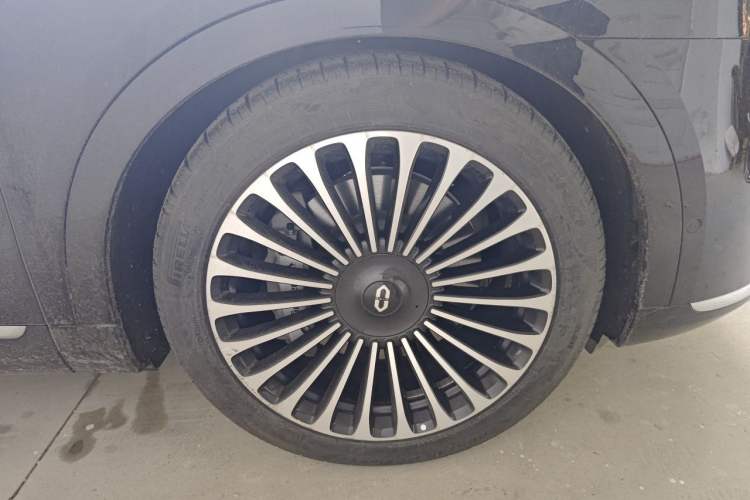 Used Hima AITO M9 2024 All-Electric Ultra Version 100 kWh 6-Seater Model Right Front Wheel Hub