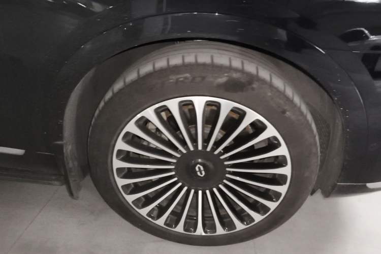 Used Hima AITO M9 2024 Range-Extended Ultra Version 42 kWh 6-Seater Model Right Front Wheel Hub