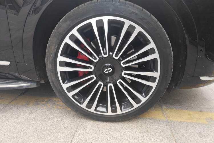 Used Hima AITO M9 2024 All-Electric Ultra Version 100 kWh 6-Seater Model Right Front Wheel Hub