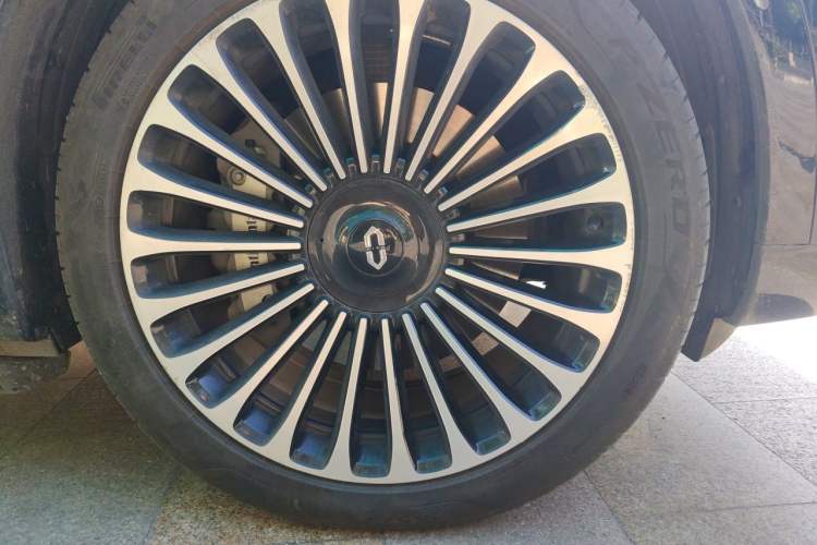 Used Hima AITO M9 2024 Range-Extended Ultra Version 52 kWh 5-Seater Model Right Front Wheel Hub