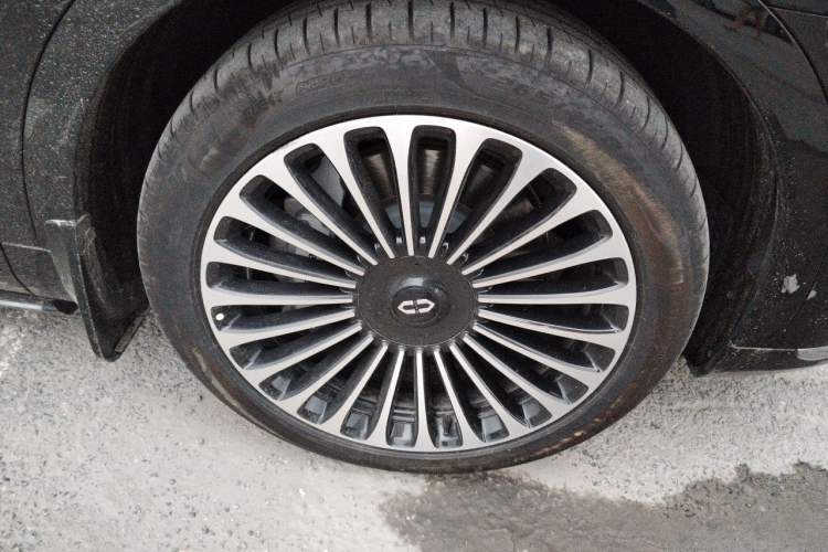 Used Hima AITO M9 2024 Range-Extended Ultra Version 52 kWh 6-Seater Model Right Front Wheel Hub