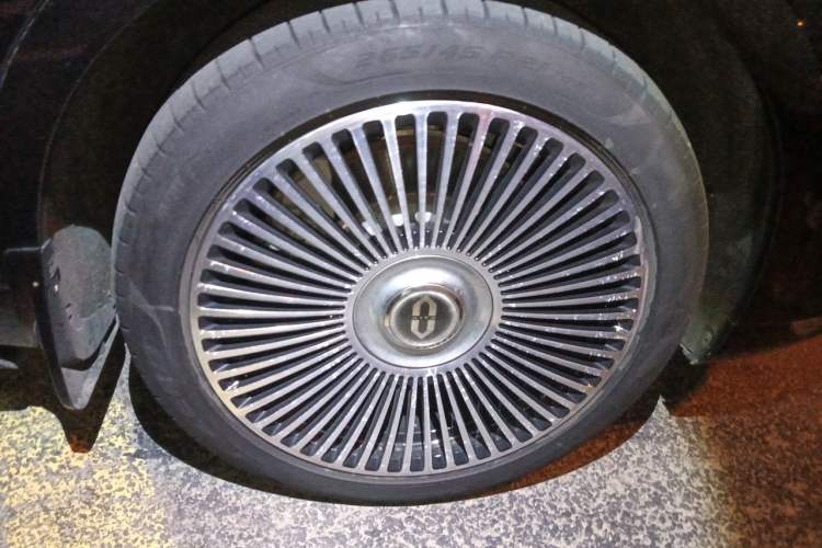Used Hima AITO M9 2024 Range-Extended Ultra Version 52 kWh 5-Seater Model Right Front Wheel Hub