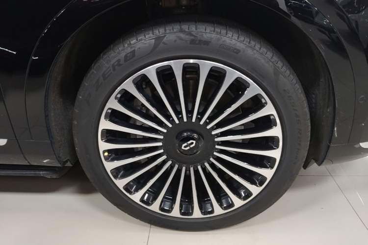 Used Hima AITO M9 2024 Range-Extended Max Edition 42 kWh 6-Seater Version Right Front Wheel Hub