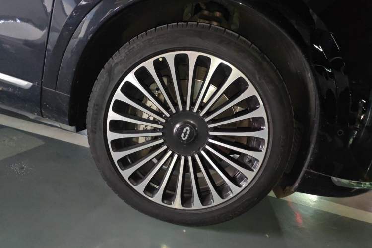 Used Hima AITO M9 2024 Range-Extended Max Edition 42 kWh 5-Seater Version Right Front Wheel Hub