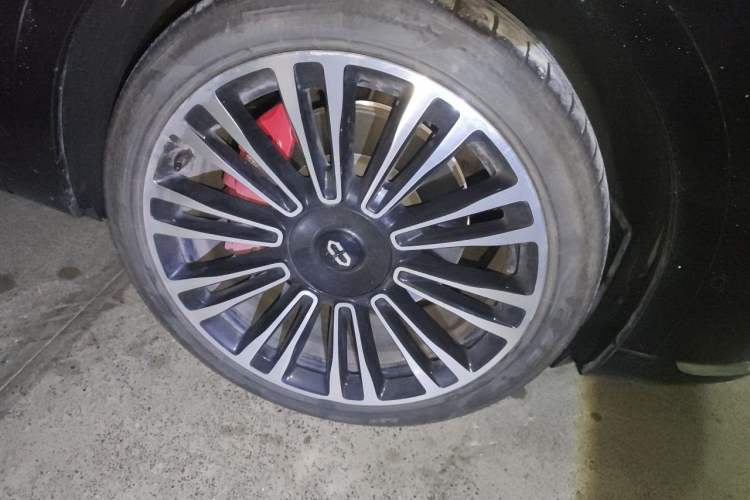 Used Hima AITO M9 2024 Range-Extended Ultra Version 42 kWh 6-Seater Model Right Front Wheel Hub