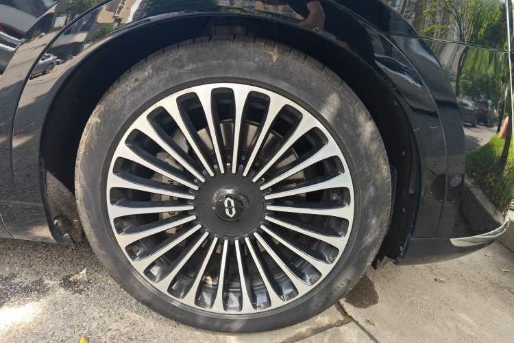 Used Hima AITO M9 2024 Range-Extended Max Edition 42 kWh 6-Seater Version Right Front Wheel Hub