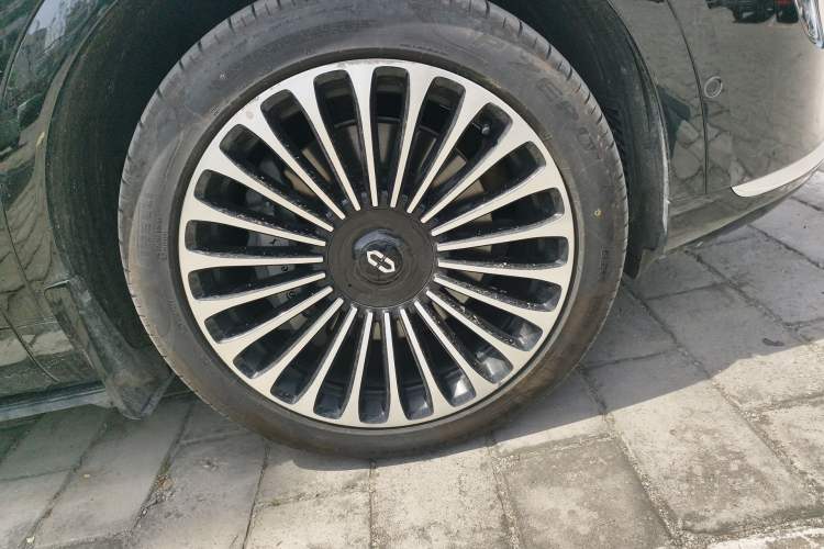 Used Hima AITO M9 2024 Range-Extended Ultra Version 52 kWh 5-Seater Model Right Front Wheel Hub