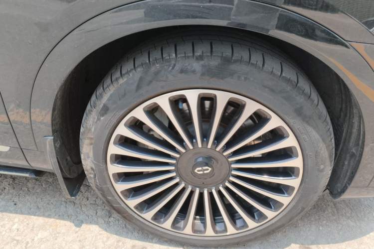 Used Hima AITO M9 2024 Range-Extended Ultra Version 42 kWh 6-Seater Model Right Front Wheel Hub
